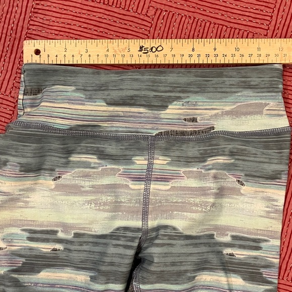 women’s small Leggings Floral / Camo Design capri Evolution and Creative Active - Picture 4 of 14